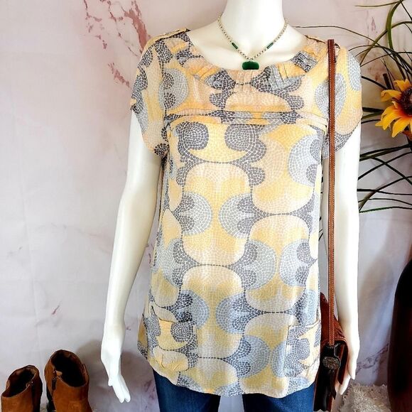 Anthropologie We Love Vera pretty slip over top - Picture 2 of 7